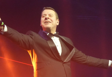 Koncert Vlade Georgieva kasnio sat vremena - pojedini posjetioci traže umanjenje cijene karte