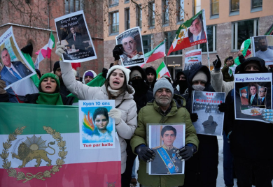 Ko je Reza Pahlavi, na čiji povratak pozivaju demonstranti u Iranu