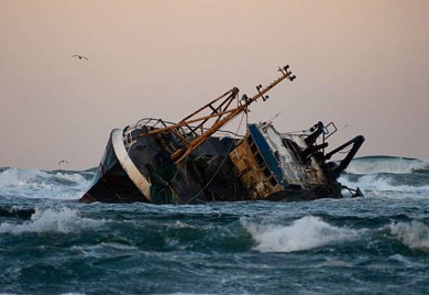 Voda prodire u brod sa 400 ljudi, kapetana nema