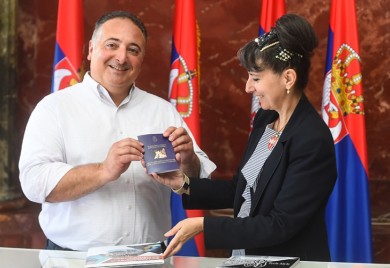 Direktoru Tesla laboratorije Marku Alesiju uručen Tesla diplomatski pasoš