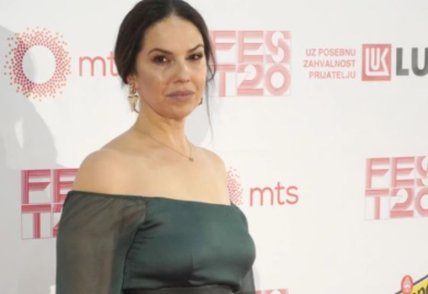 NATAŠA NINKOVIĆ DALA OTKAZ Poslije 30 godina napušta Narodno pozorište u Beogradu