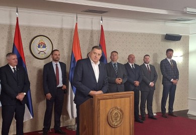 Dodik: Ne daju mi da se branim