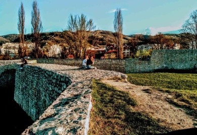 Tinejdžeru kod Kastela prijetili nožem, tražili mu patike