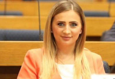 Postala poznatna nakon što je otkrila “formulu za uspjeh”: Ovo je novi zastupnik Puteva RS
