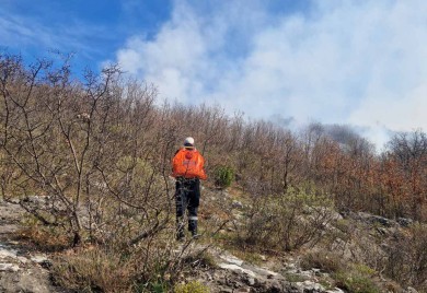 Požar kod Klobuka pod kontrolom, naselja nisu ugrožena