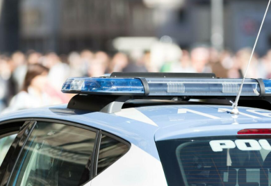 Krvav trčao po ulici: Srpkinja pokušala da ubije muža na spavanju