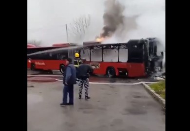 Zapalio se „Lastin“ autobus, vozilo u potpunosti uništeno