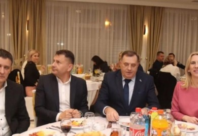 Dodik sa članovima stranke u Kotor Varošu: Uvjeren sam da ćemo obezbijediti još bolji život