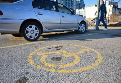 Koliko vozača je kažnjeno zbog parkiranja na mjesto za lica s invaliditetom