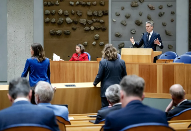Nizozemska razmatra uvođenje sankcija Dodiku