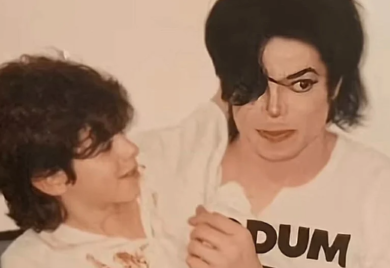 Michael Jackson posthumno optužen za silovanje djece: Objavljene dosad neviđene fotografije s dječakom