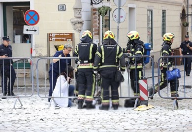 Užas u Zagrebu, muškarac se zapalio ispred zgrade Vlade (UZNEMIRUJUĆI VIDEO)