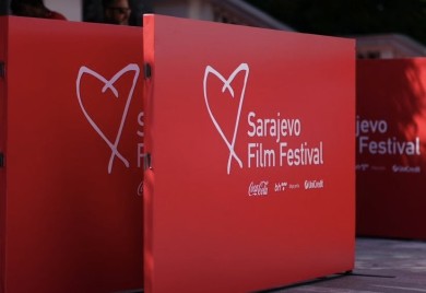 Počeo spektakl: Brojne javne ličnosti na crvenom tepihu SFF-a, među njima i političari (FOTO)