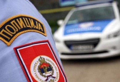 DOBOJ:  Pijan ušao u hotel i počeo da prevrće stolove i stolice