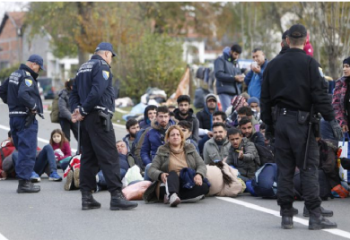 Određivanje pritvora policajcima zbog pljačke migranata