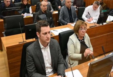 "Faksimilom sam pečatirala dokumente na osnovu Zeljkovićevog usmenog odobrenja"