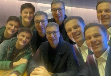 Brnabić objavila fotošopiranu fotografiju dok su građani protestovali: Mnogo nas je više nego prošli put
