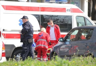 NIŠ: Djevojčica koja je pala sa zgrade u teškom stanju