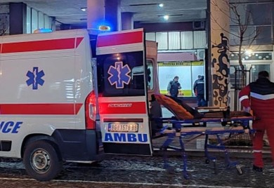 Dječak napao majku i sina sjekirom i nožem