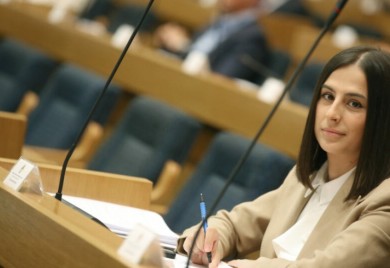"Sve smo čuli osim da će natjerati dužnike da plate dug" Vukomanović upozorava da Vlada nema trajno rješenje za 46.000 zaposlenih