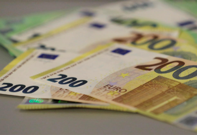 Ca­ri­ni­ci u peškiru pronašli više od 50.000 evra