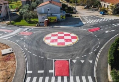 Neobičan kružni tok u BiH: Nema znakova, ali zato dominira šahovnica