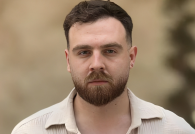 Mladi demonstrant postao simbol otpora režimu islamista: Ko je on?