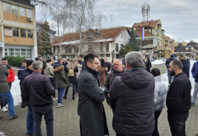 "Lopovi, svaku riječ lažete": Mještani Ugljevika protestuju zbog klizišta, strahuju za živote i kuće