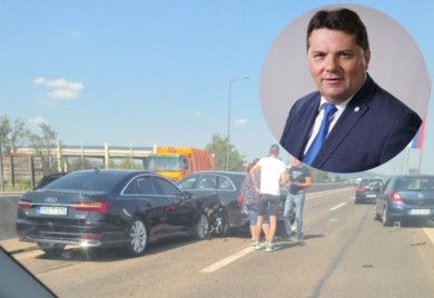 Stevandić imao udes: Službeno vozilo NSRS jedno od učesnika sudara