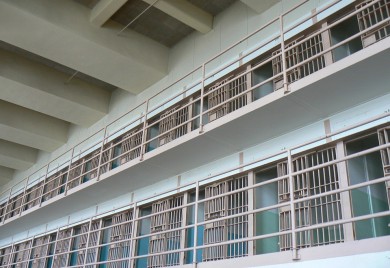 Pijan umjesto taksija nazvao policiju pa završio iza rešetaka