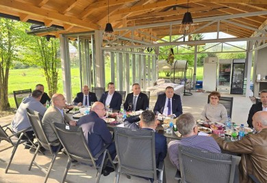 Privrednici i Dodik: Načelno dogovoreno uvođenje 13. plate