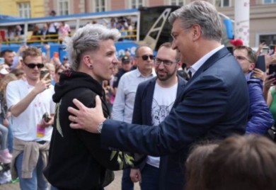 Plenković nije mogao da odbije Lazanju: Nagrada će biti podijeljena medicinskim ustanovama