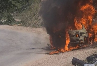 Na putu Šćepan Polje-Foča potpuno izgorio auto iz Albanije