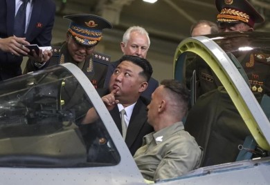 Rusija dozvolila Kim Jong-unu da iznutra vidi najnovije ruske ratne avione
