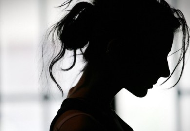 Muškarac silovao ženu na livadi: Prijetio da će joj nožem razrezati polni organ