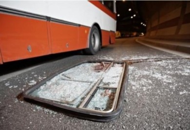 Prevrnuo se autobus, povrijeđena 54 putnika
