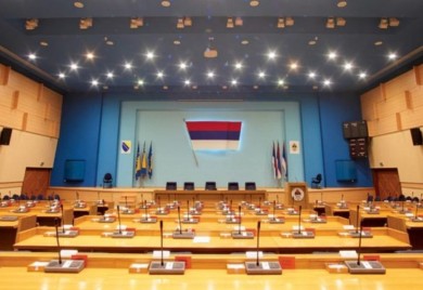 Sutra posebna sjednica republičkog parlamenta: Na dnevnom redu i plate “na ruke”, referendum