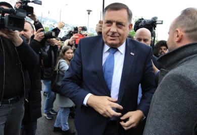 Dodik na suđenju čitao knjigu, saslušani bivši direktori Službenog glasnika
