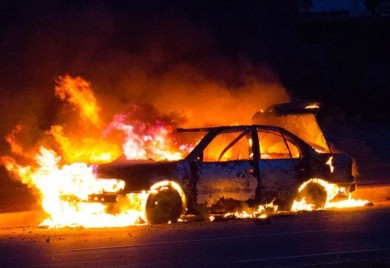 U Sarajevu gorjela dva automobila, pričinjena materijalna šteta