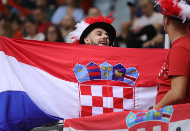 Navijači iz Hrvatske napadnuti u Crnoj Gori: Prepriječili im put i šipkama oštetili vozila