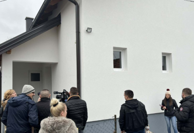 Đurići dobili novu kuću: “Srbi za Srbe” pomogli sedmočlanoj porodici