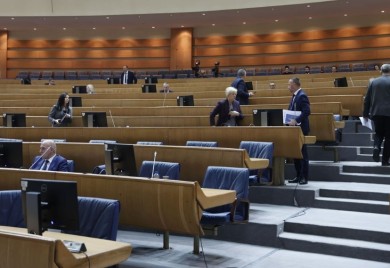 Odbijena deklaracija o zaustavljanju kupovine zgrade UIO