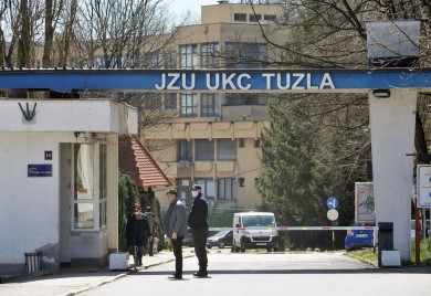 UKC TUZLA: Novi aparati za zračenje i liftovi