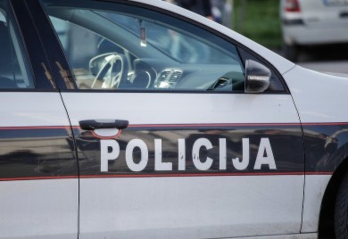 Mladić kamionom udario staricu