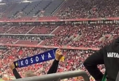 Scena sa utakmice Mađarska-Srbija koja je promakla: Tuča zbog natpisa ''Kosovo“ (VIDEO)