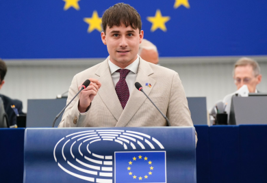 Poznati političar uputio javni apel: Muškarci, nemojte mi više slati slike svojih polnih organa!