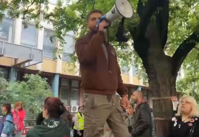 Blokirani svi ulazi u novosadski sud, porodica Marije Vasić i dalje bez informacija (VIDEO)