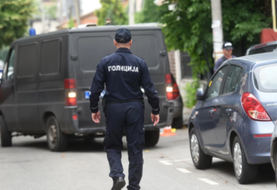 Pretukao je, pa bacio sa terase: Muškarac (34) bivšoj ženi SLOMIO LOBANJU I 2 PRŠLJENA pred očima kćerke (7)