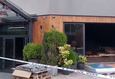 Buktinja uznemirila: Vatra “progutala” omiljenu destinaciju za noćni provod (VIDEO)