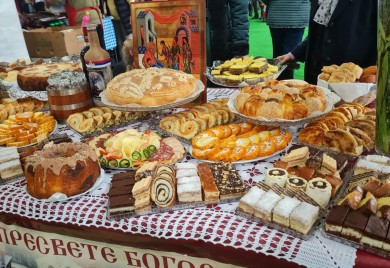 Mirisi domaće kuhinje odisali su Aranđelovdanskim vašarom